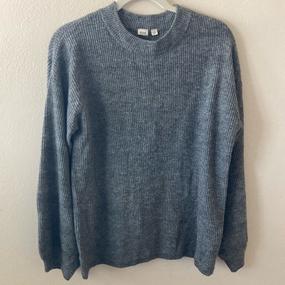 Gap sweater small